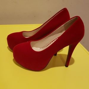 Red Maiernisi pumps!! Great Deal!👍